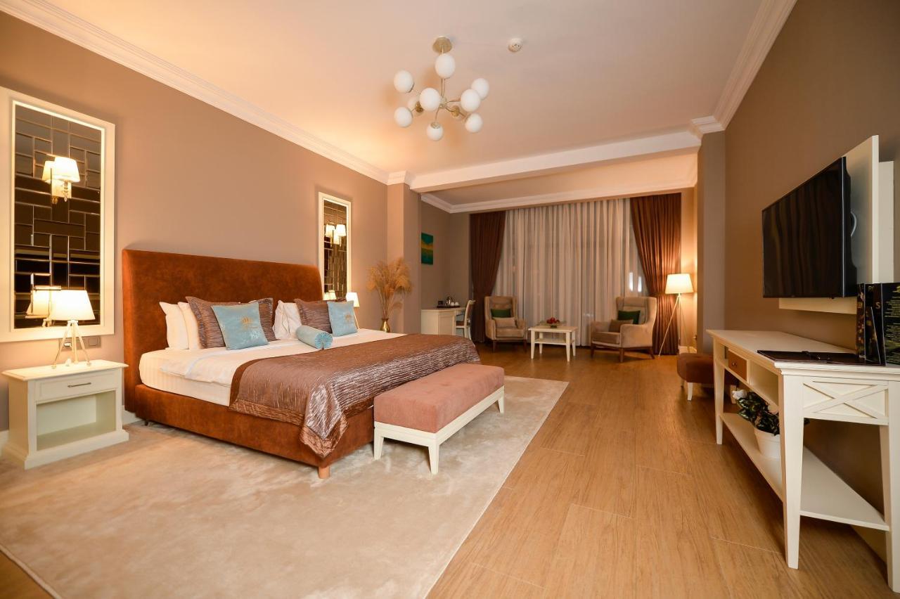Royal Casino & Hotel Batumi Exteriör bild